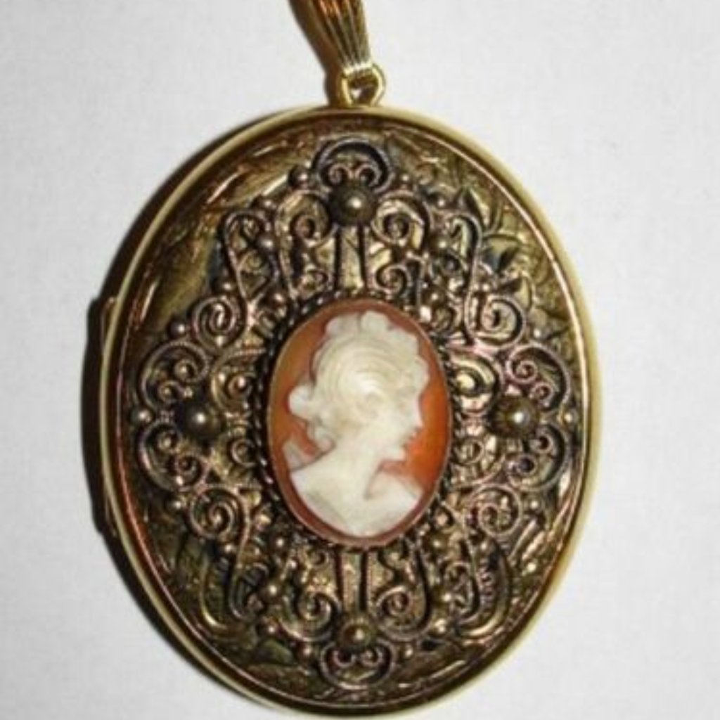 Danecraft Cameo Locket Necklace